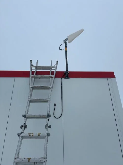 Directional antenna on a commercial building