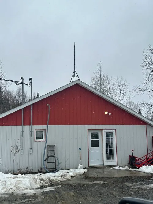 Réseau et antenne sur bâtiment